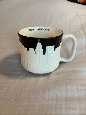 2010 Starbucks New York City Skyline Mug - 16oz